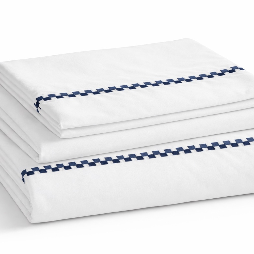 LL Bean Full Size Sheet Set 4 Piece set in Very Good Condition White with Blue